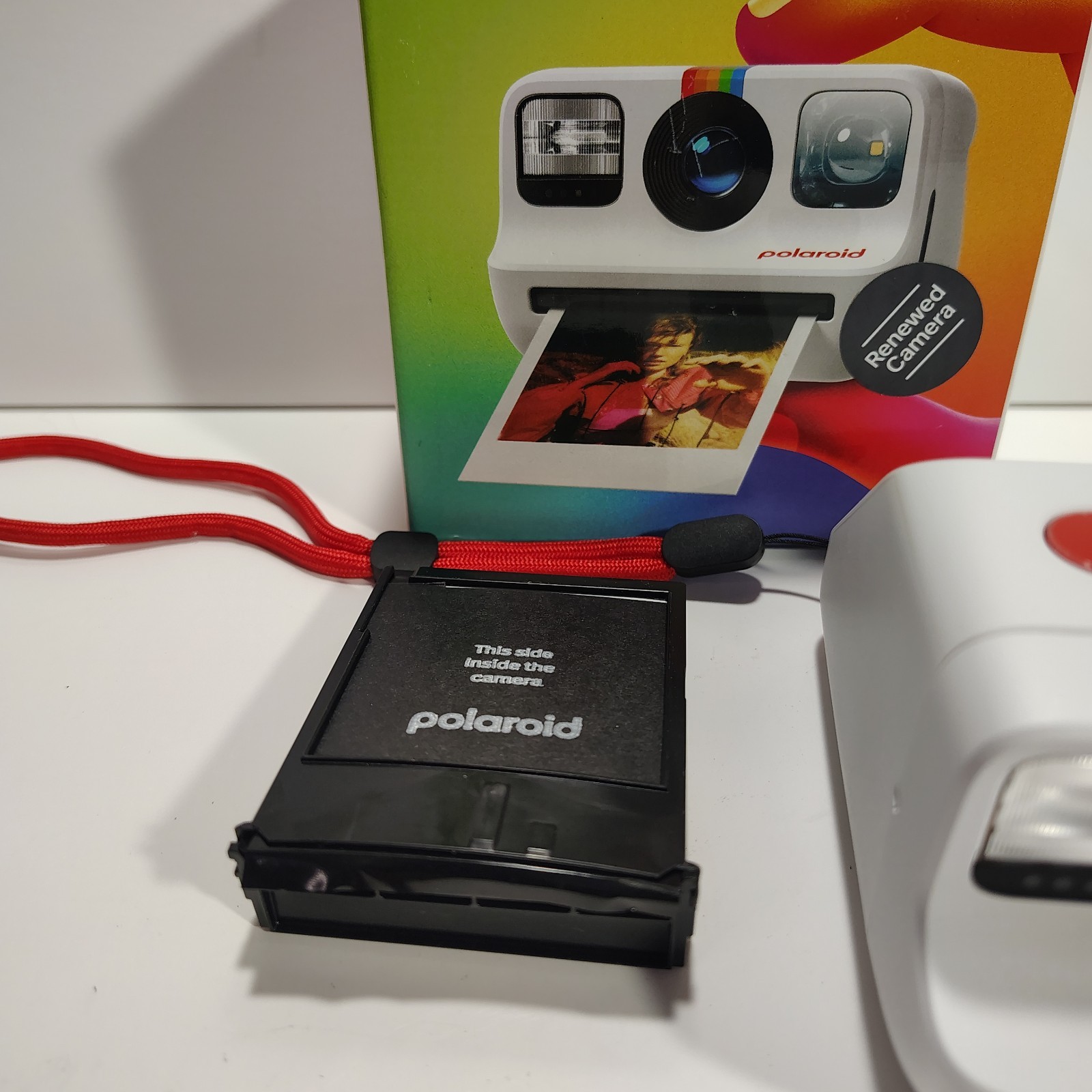 Polaroid Go Instant Camera White Bundle Box USB Cable New Film Tested Works