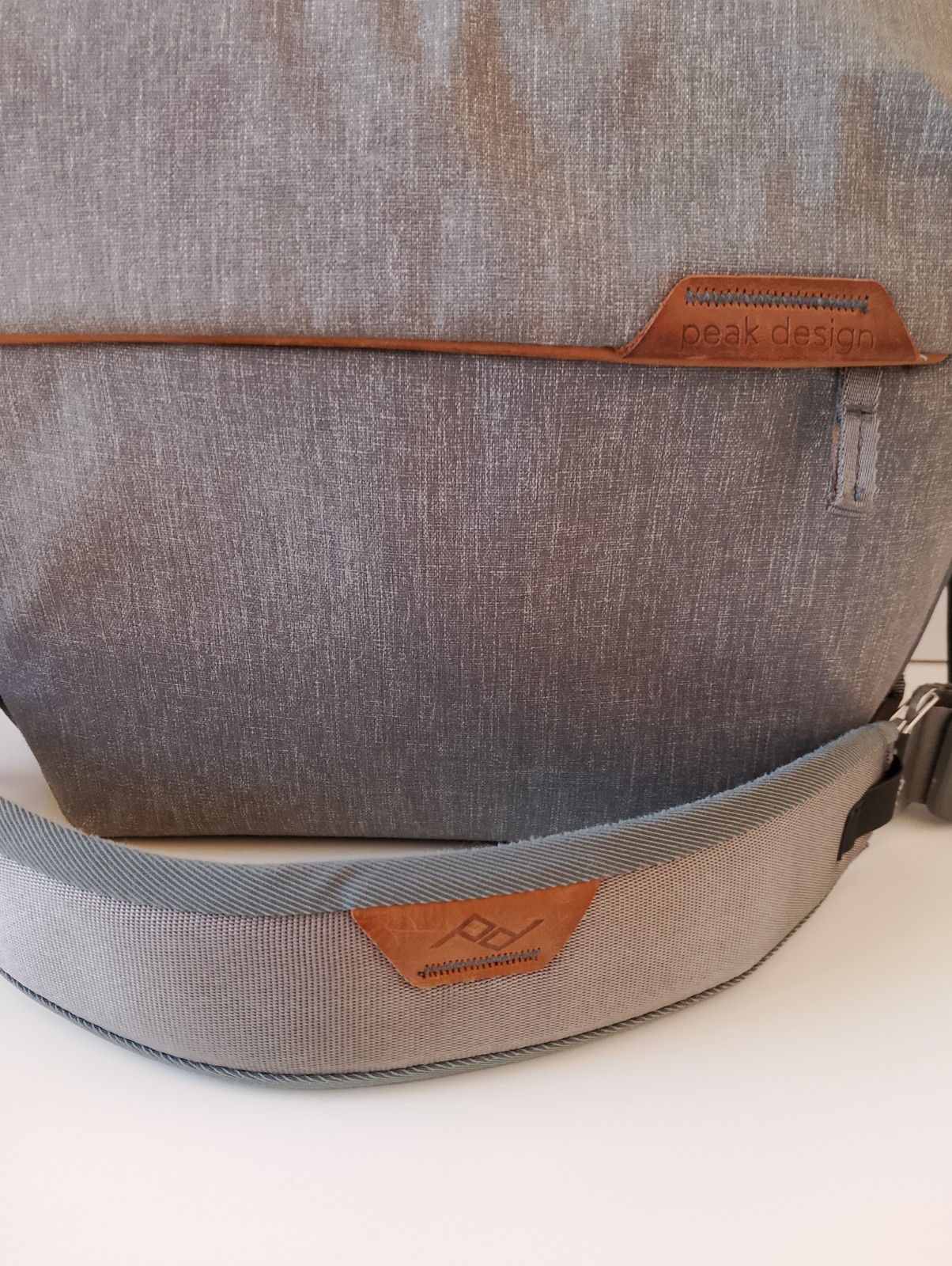 Peak Design Everyday Sling – 6L | Ash | Sling or ShoulderCarry. Excellent!