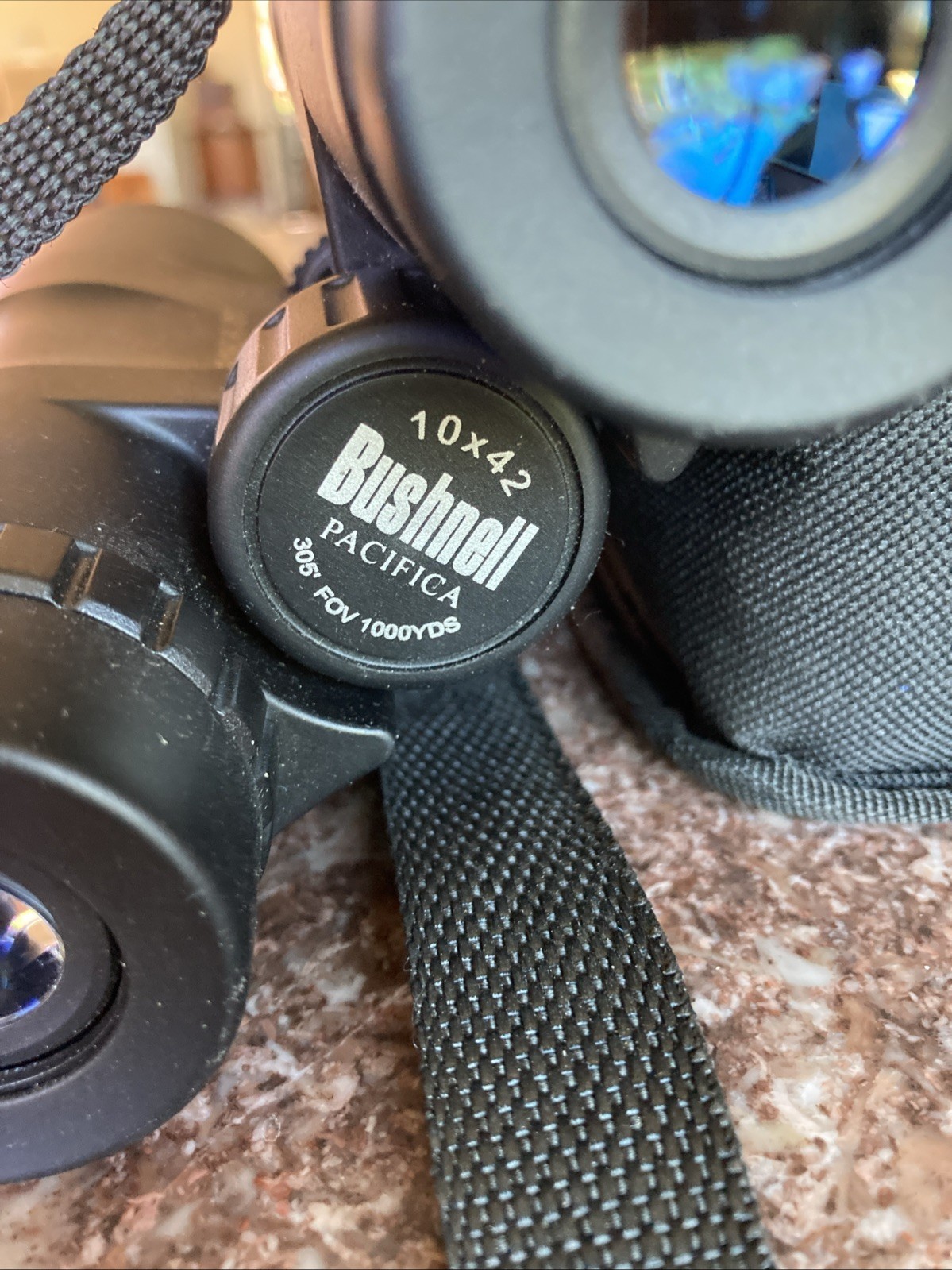 Bushnell Pacifica Binoculars 10×42, 305 ‘ FOV 1000 Yards
