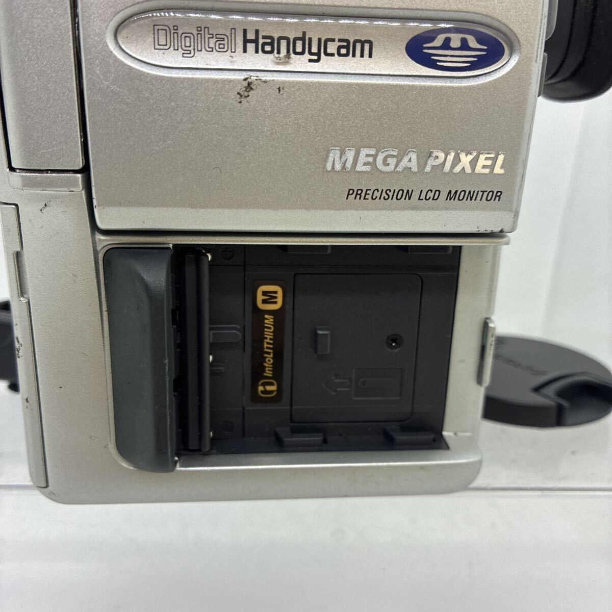 Sony DCR-PC110 Digital Handycam Camcorder MiniDV Carl Zeiss Lens NightShot NTSC