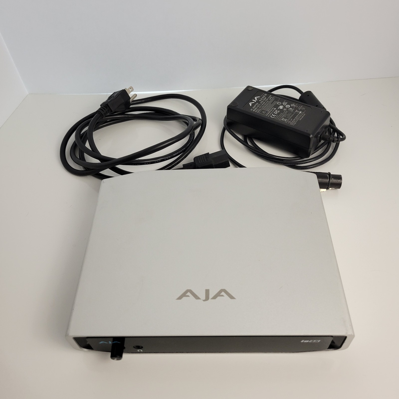 AJA Io 4K UltraHD/HD Thunderbolt 2 Video w/ Genuine OEM AJA 12V Power Tested