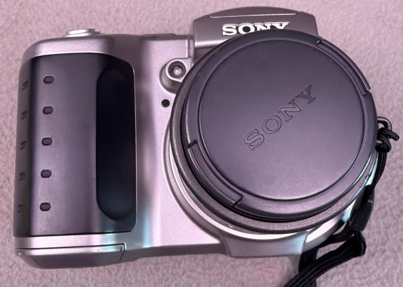 Sony Mavica MVC-CD400 4.0MP CD Digital Camera Black Silver & Cd’s New Battery