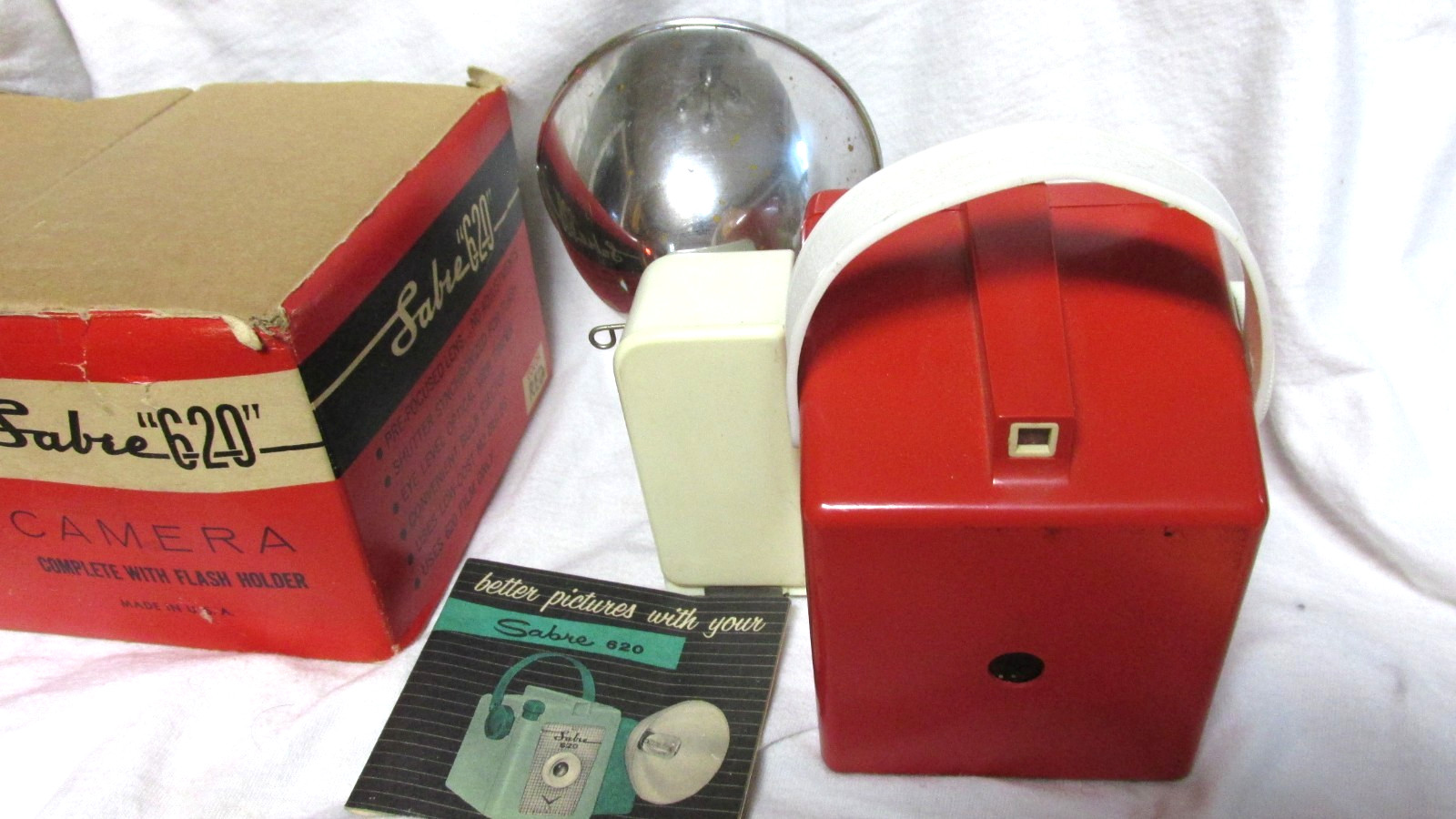 VINTAGE 1950s SABRE 620 CAMERA w/ FLASH & BULB IN ORIGINAL BOX