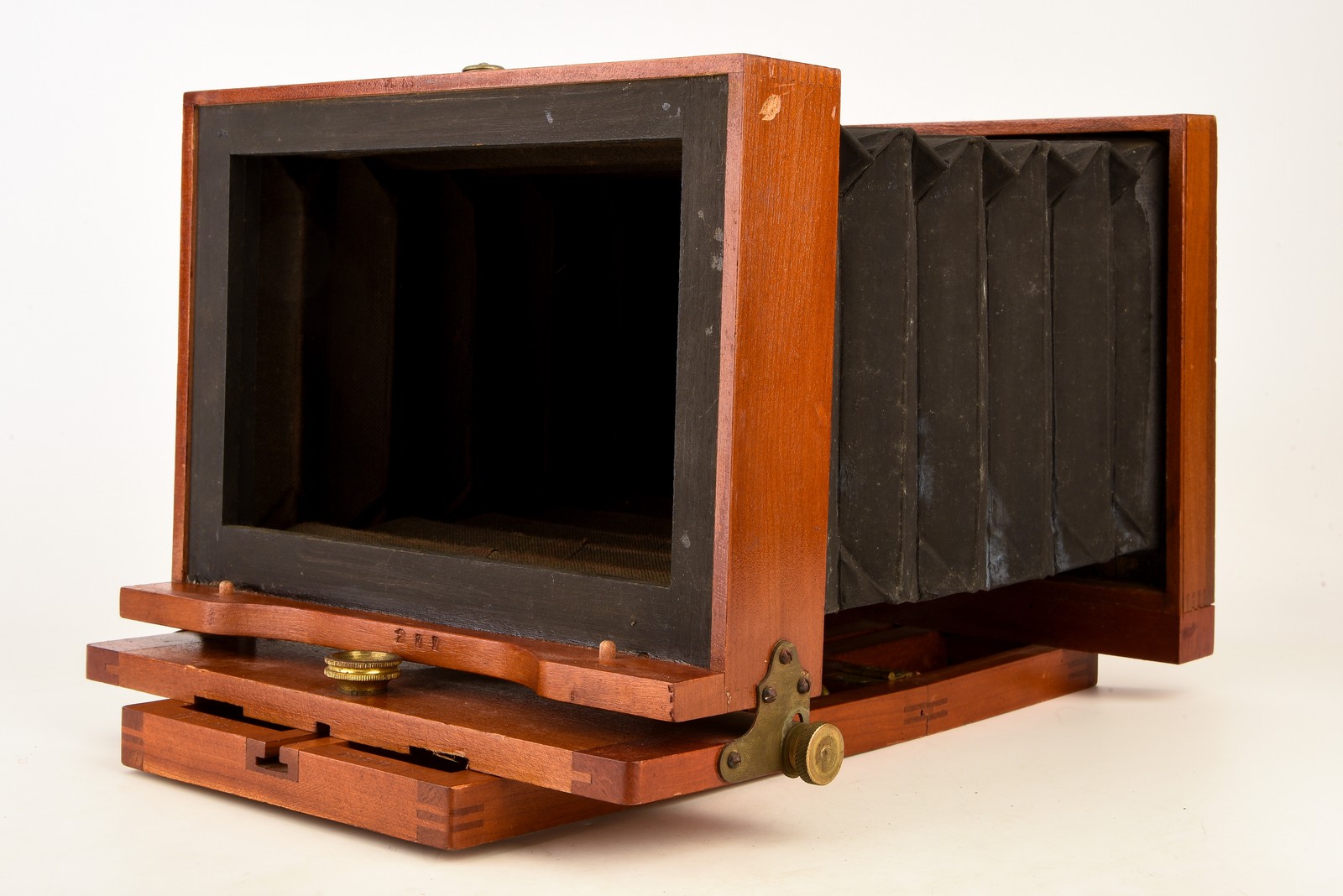 Putnam Marvel 5×8″ Large Format Tailboard Camera with Waterbury Brass Lens V33