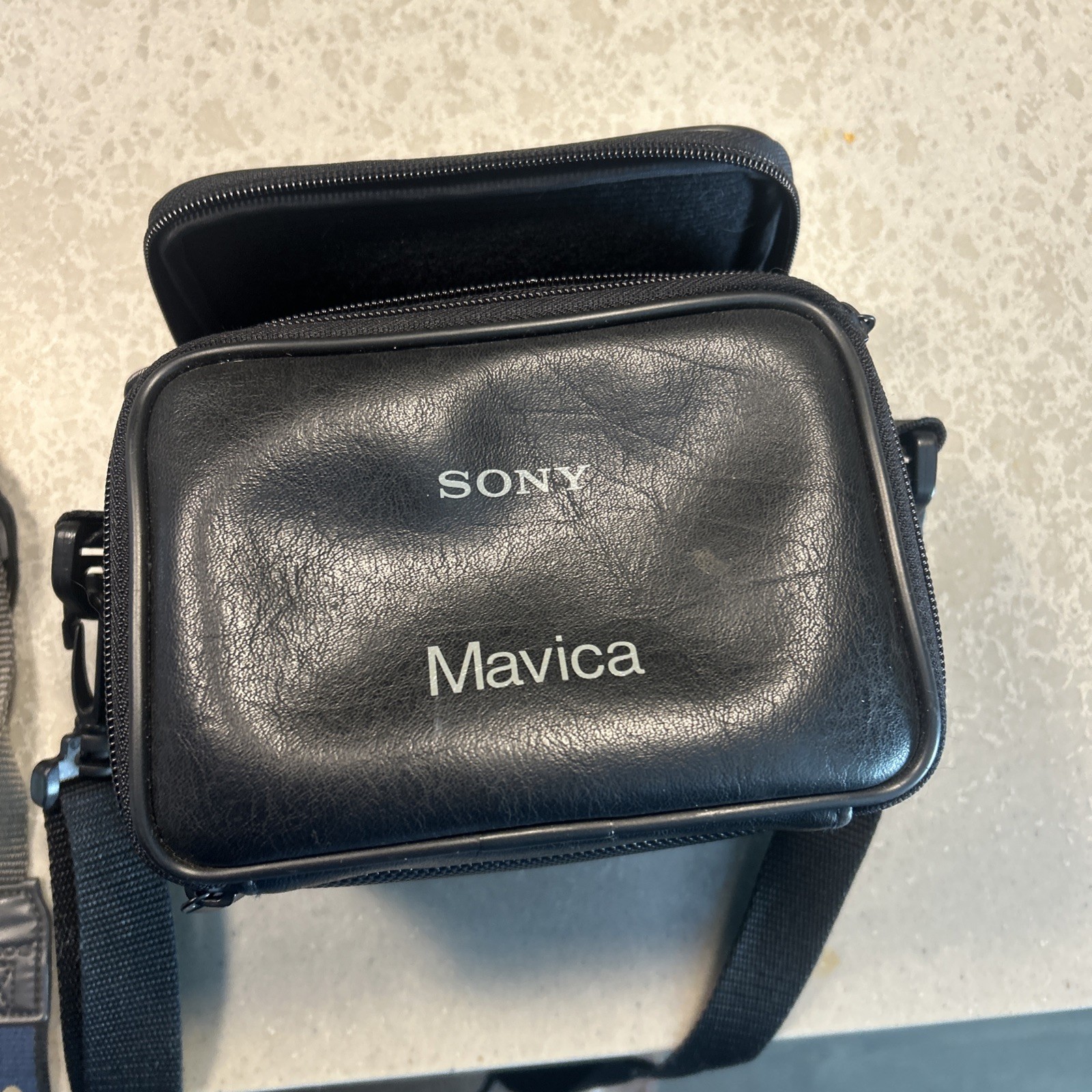 Sony Mavica MVC-FD71 0.4MP Digital Camera – Metallic gray