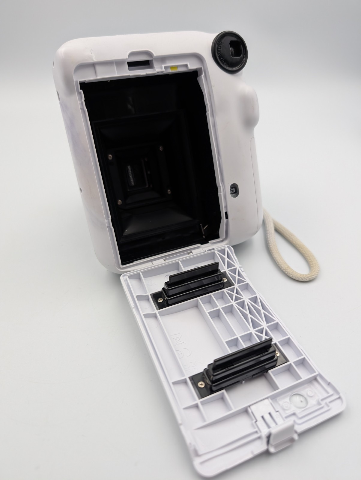 Fujifilm Instant Camera Instax Mini 12 – Clay White – Tested and Working