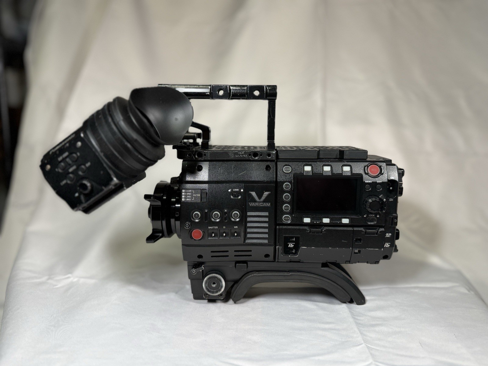Panasonic VariCam 35 4K Camera Package – AU-V35C1 + AU-VREC1 Recorder + EVF