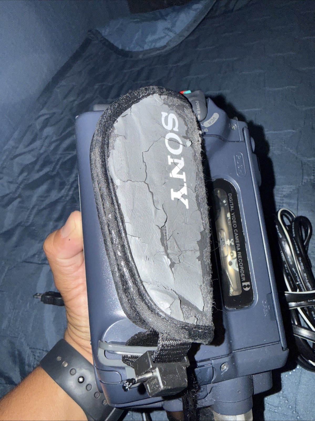 Sony Handycam DCR-TRV140 NTSC Digital 8 w/Nightshot – TESTED W/ Adapter Charger