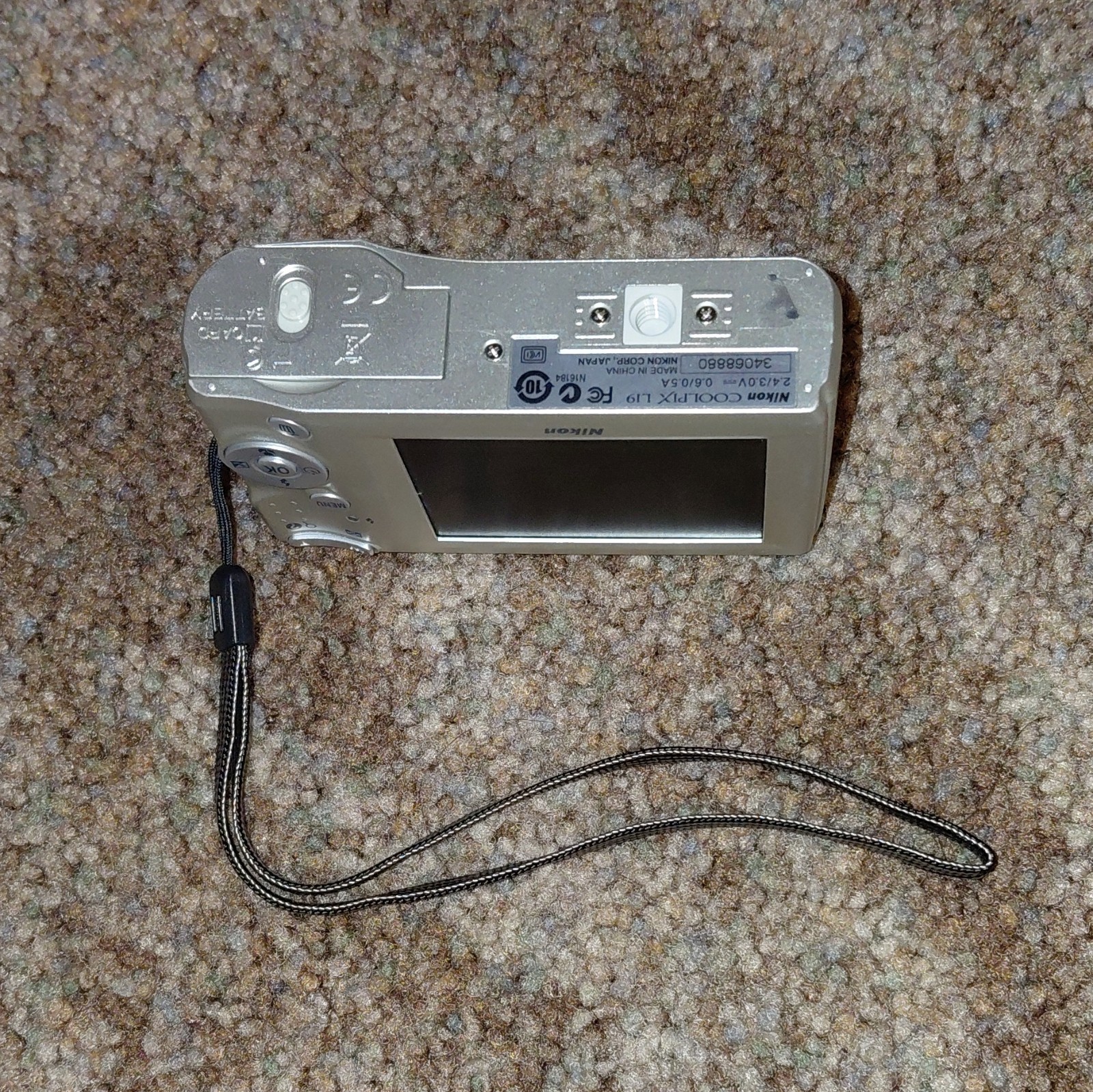 Nikon COOLPIX L19 8MP Compact Camera 3.6x Zoom 2.7in LCD Silver