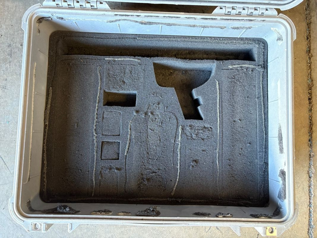 Pelican 1550 Protector Case | iM 2600 Equiv | 20.66 x 17.2 x 8.4 in | Gray