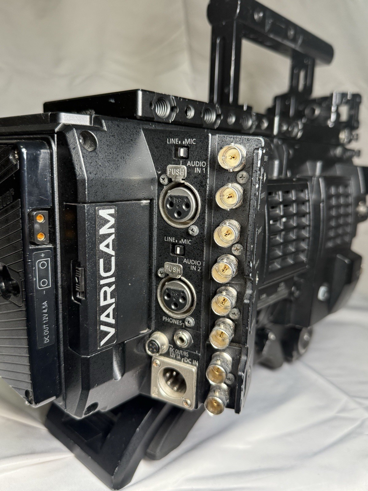 Panasonic VariCam 35 4K Camera Package – AU-V35C1 + AU-VREC1 Recorder + EVF