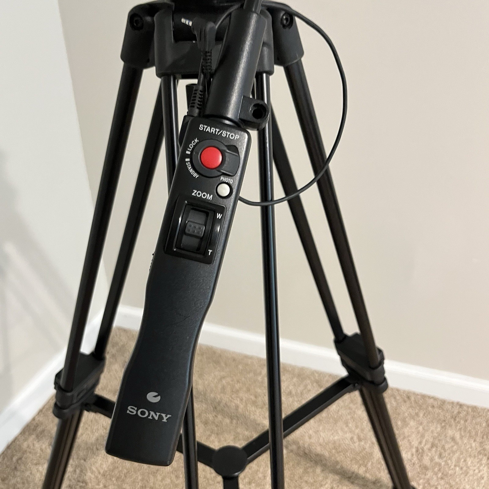 Sony VCT-1170RM Tripod for Video Cam with Fluid Head and Remote Handle