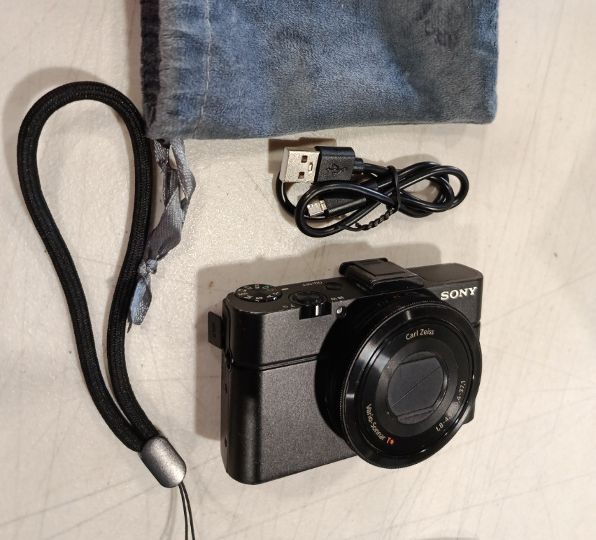 Sony Cyber-Shot RX100II RX100M2 Digital Camera 20.2MP 3.6x Built-in Wi-Fi Black