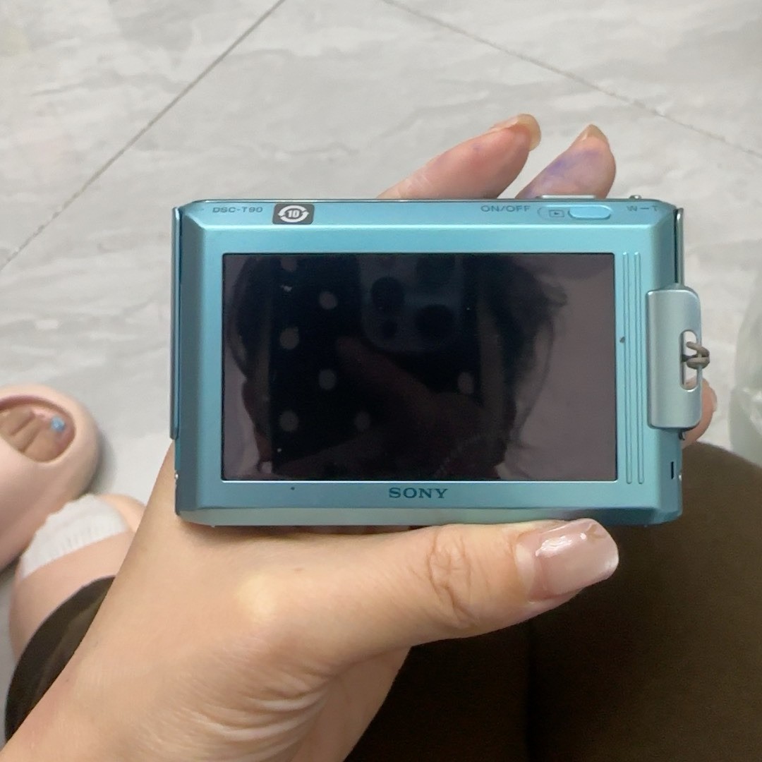 SONY Cyber-shot DSC-T90 Digital Camera 12.10 MP 4x Optical Zoom with Accessories